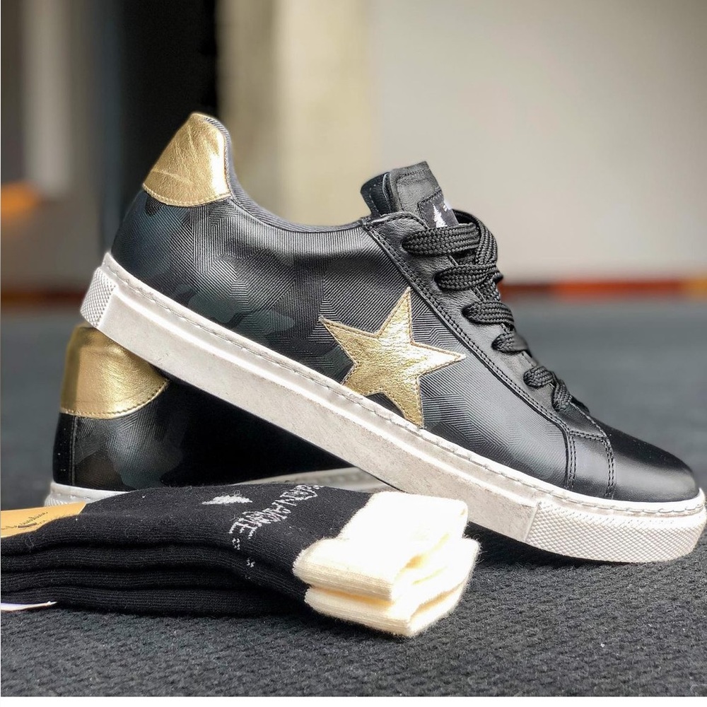 Wanakome Men's Italian Leather Sneaker in Black